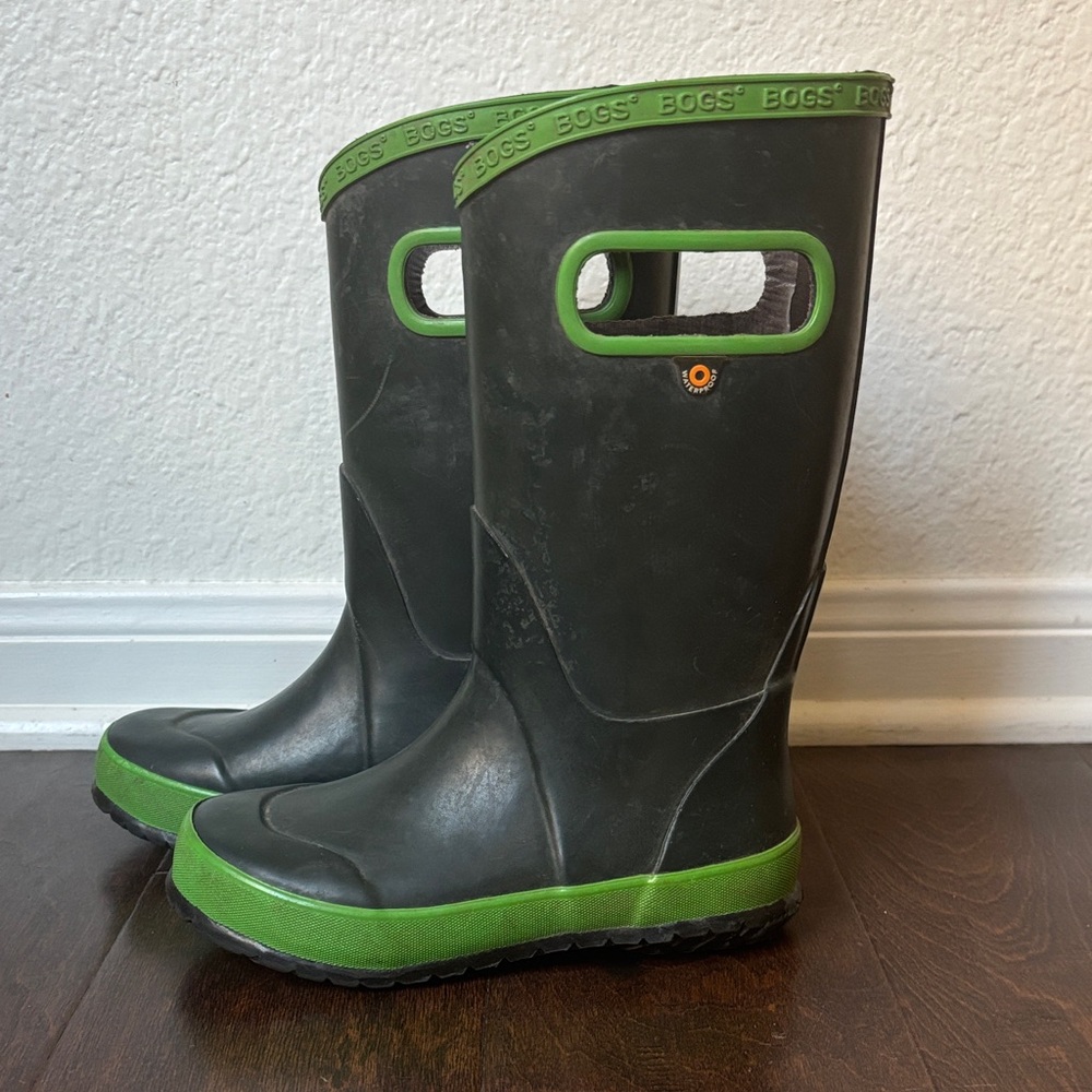 BOGS Kids Black and Green Rain Boots